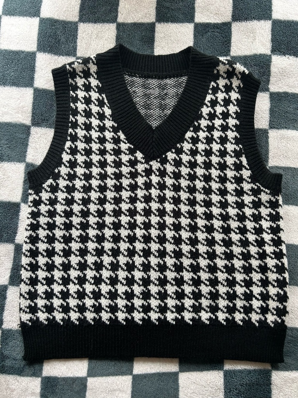 Houndstooth Sweater Vest | Women's Size M